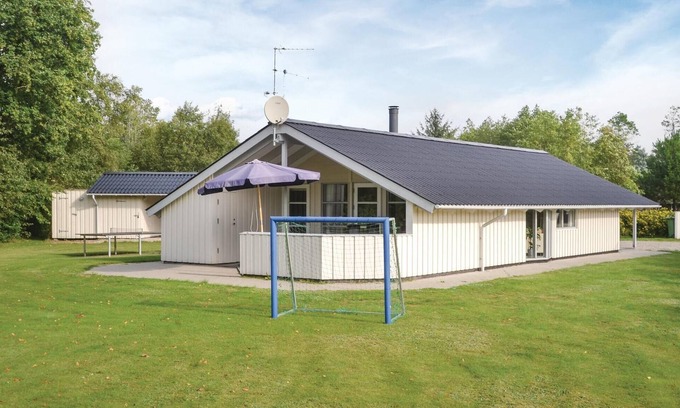 Jegum House | Lovely home in Oksbøl with kitchen