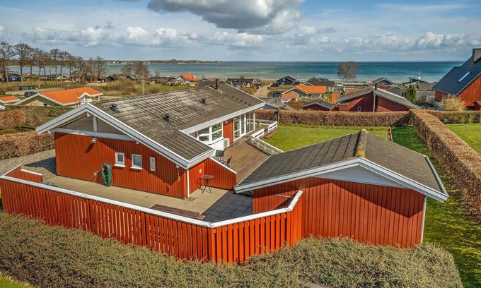 Grønninghoved Strand House | Lovely home in Sjølund with sauna
