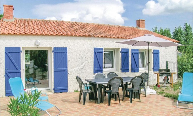 Saint-Urbain House | Lovely Home In St Urbain With Kitchen