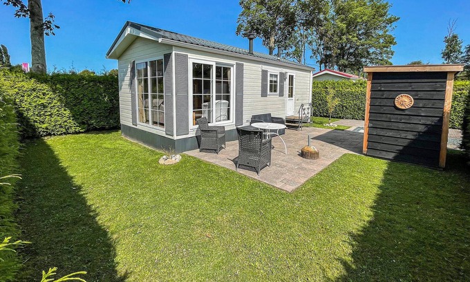 Tzummarum House | Lovely home in Tzummarum with WiFi
