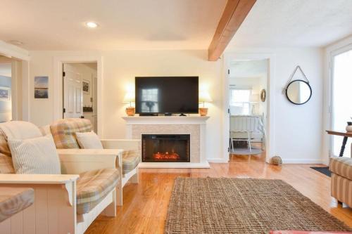 West Chatham House | Lovely Home Minutes from Beach in Chatham