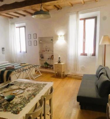 Buonconvento Apartment | Lovely Home - Spazio per le biciclette in casa