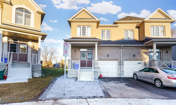 Markham Apartment | Lovely House near Lake Ontario