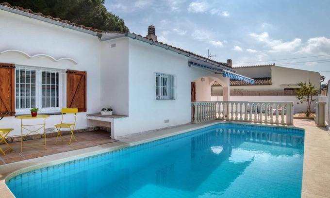 L'Escala Villa | Lovely house with private pool close to the beach. HUTG-067003