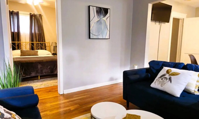 Shaker Heights House | Lovely in Larchmere! near Cleveland Clinic, CWRU, Univ Hosp, Downtown.