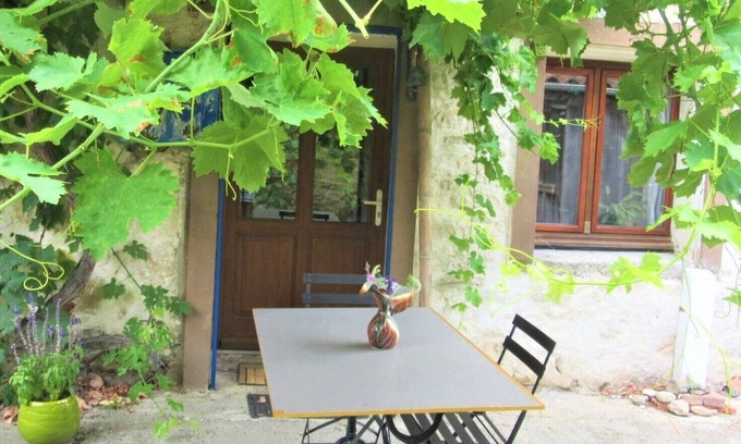 Merigon Bed & Breakfast | Lovely independent room in an artist's house