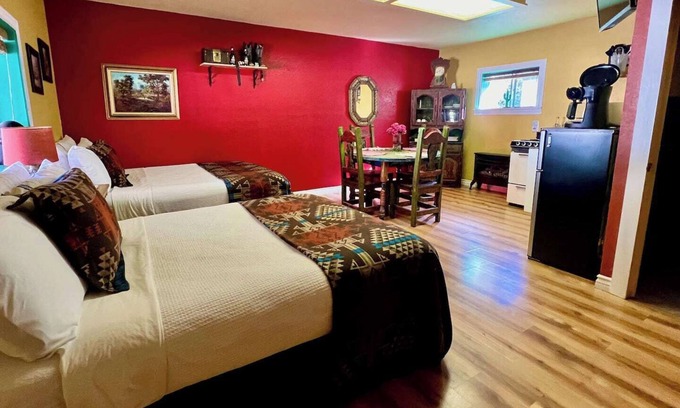 San Lorenzo Apartment | Lovely Kitchen Suite at Lake Roberts