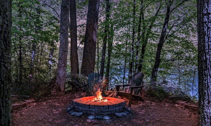 Almelund Cabin | Lovely Lake House + WIFI + Coffee + Kayaks + Views
