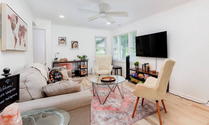 Airport Township House | Lovely Landing Pad near Lambert Airport 3 bed 1.5 bath