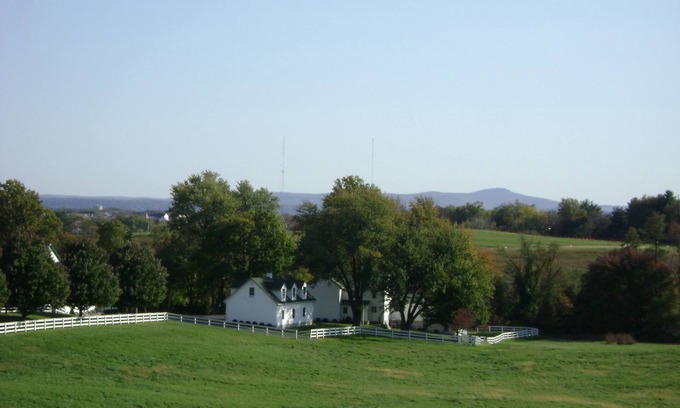 Frederick Other | Lovely Large Farmhouse, Pond, Spectacular Views. Great for Events & Retreats