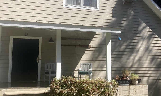 Aiken Apartment | Lovely large upstairs studio apartment near golf & horse events