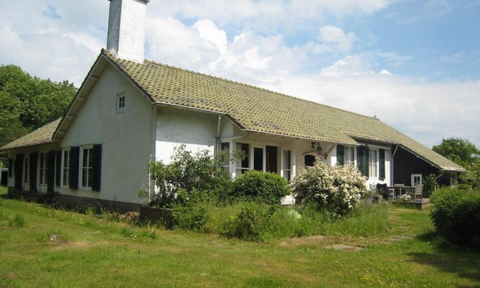 Groot Valkenisse House | Lovely mansion in Groot Valkenisse with a garden and bbq
