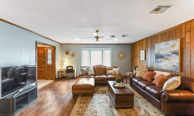 Metairie House | Lovely Metairie 1600sft Loft 10 mnts to Hospitals!