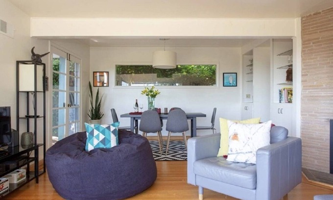 Berkeley Hills House | ★Lovely Mid-Century Modern Gem! ★BAY VIEWS★ HOT TUB★PARKING! ★PETS WELCOME!
