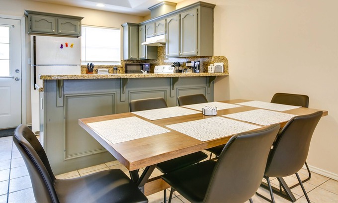 Mission Apartment | Lovely Mission Apartment in Prime Location!