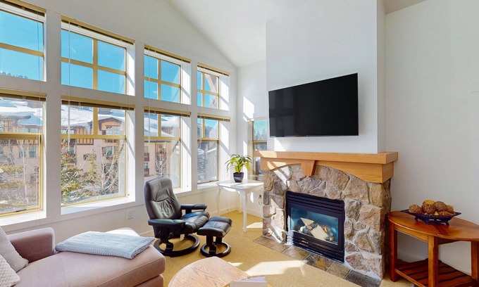 Salt Lake Mountain Resorts Condo | Lovely mountain-view condo with shared hot tub, pool & more - walk to lifts