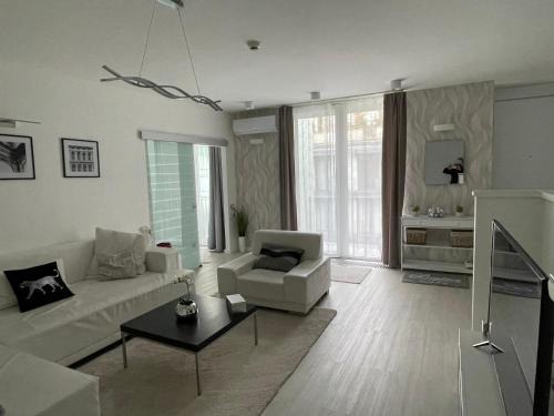 Belvaros - Lipotvaros Apartment | Lovely new apartment by the Parliament