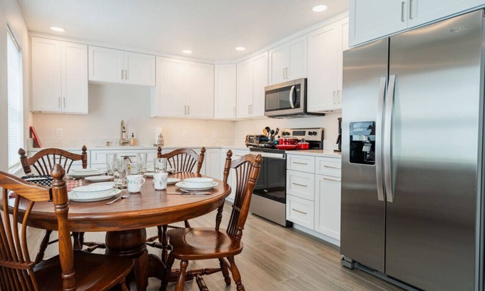 Southgate Apartment | Lovely New Pinecraft Cottage