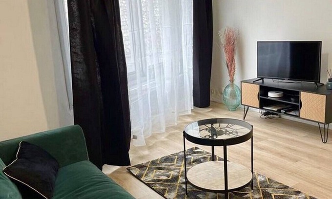 Centre Ville d'Ales Apartment | Lovely newly renovated T2 apartment, 3mns walk from the station