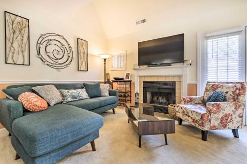 Norwich Villa | Lovely Norwich Villa, On Golf Course with Amenities!