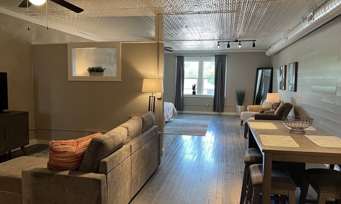 Hindsville Apartment | Lovely one bedroom loft with dedicated workspace