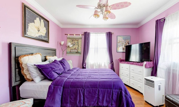 Shirley House | Lovely pink room at sharing house