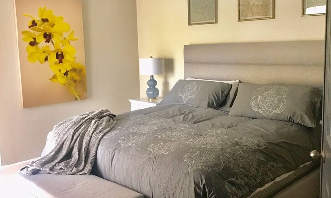 Central Scottsdale Condo | Lovely poolside condo in McCormick Ranch - spotless clean!