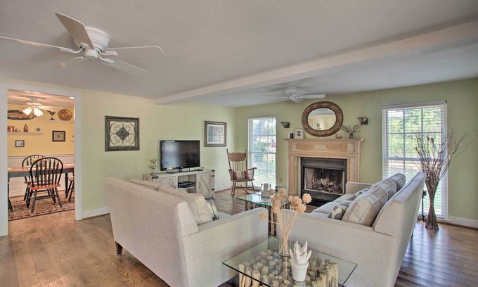 Pottsboro House | Lovely Pottsboro Home w/Patio & Fire Pits!