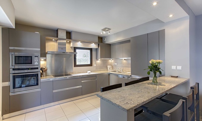 Prado - Republique Apartment | lovely quality apartment, aircon lift pool located 7mn by foot Croisette&Palais