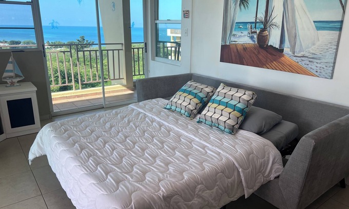 El Combate Condo | Lovely & relaxing 2 bedr, 2 bath full A/C penthouse with great views, sleeps 6