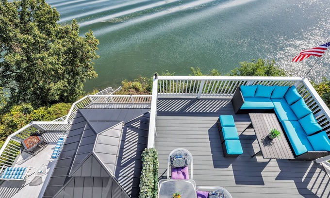 Stratford Apartment | Lovely River Escape