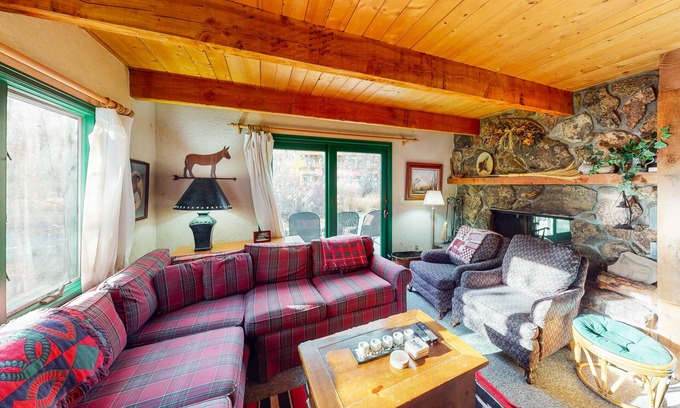 Basalt House | Lovely Riverfront Home w/Private Washer/Dryer, Fireplaces - Close to Ski Resorts