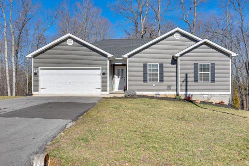 Halfway House | Lovely Scottsville Home, Minutes to Bowling Green
