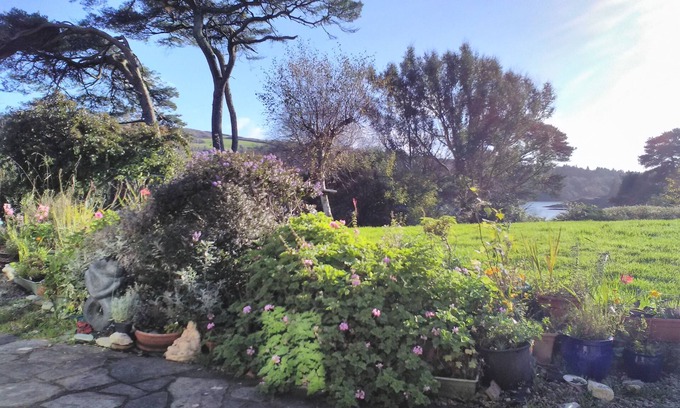 Leap House | Lovely Sea View Apartment in Rineen - 4 Guests