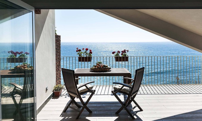 Taormina Apartment | Lovely seafront flat - 2 pax