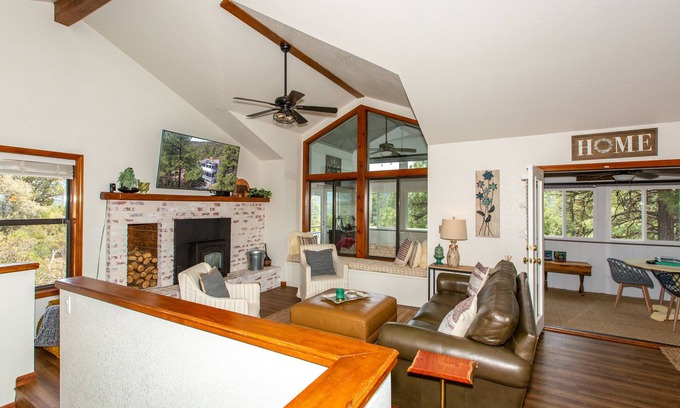 Strawberry House | Lovely Serene Home in the Pines with Gorgeous Mountain Views!