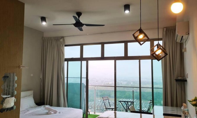 Taman Mount Austin Apartment | Lovely Studio City View Balcony Palazio Mount Austin by GDRAGON HomeStay