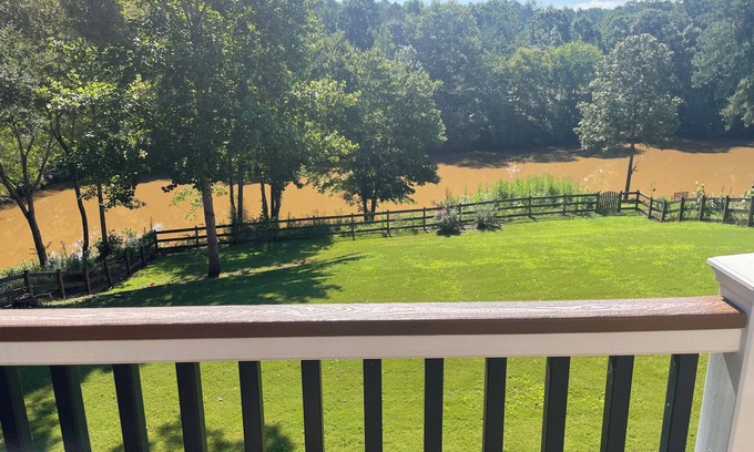 Douglasville House | Lovely Suite bedroom house in welcoming Douglasville with AC, WiFi monthly