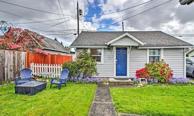 Central Tacoma House | Lovely Tacoma Cottage with Fire Pit, Near Dtwn!