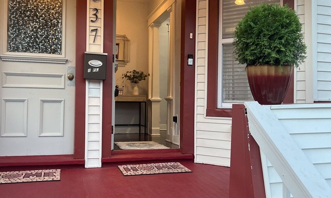 Schenectady House | Lovely Three bedroom home and backyard