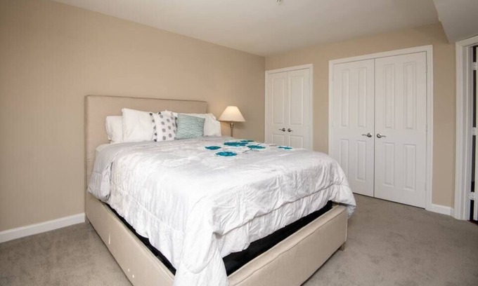 McLean Apartment | Lovely unit 15 minutes to downtown DC | Free Parking
