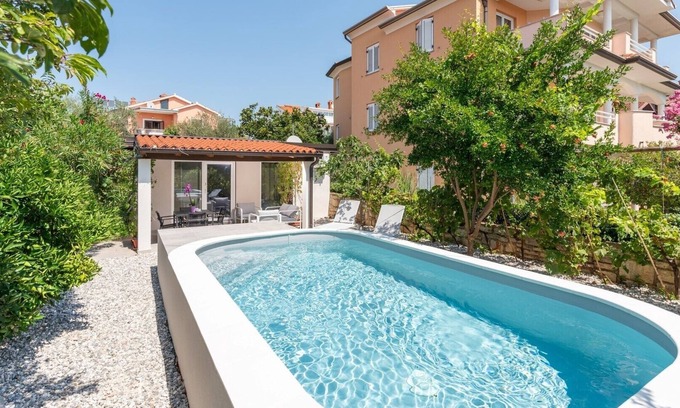 Novigrad Villa | Lovely Villa Alis with a swimming pool