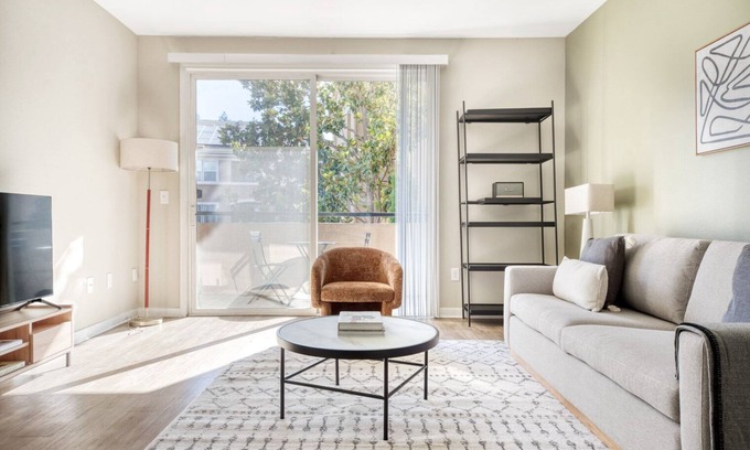 Contra Costa Centre Apartment | Lovely Walnut Creek 2BR w/Pool, Gym & W/D, close to BART, by Blueground