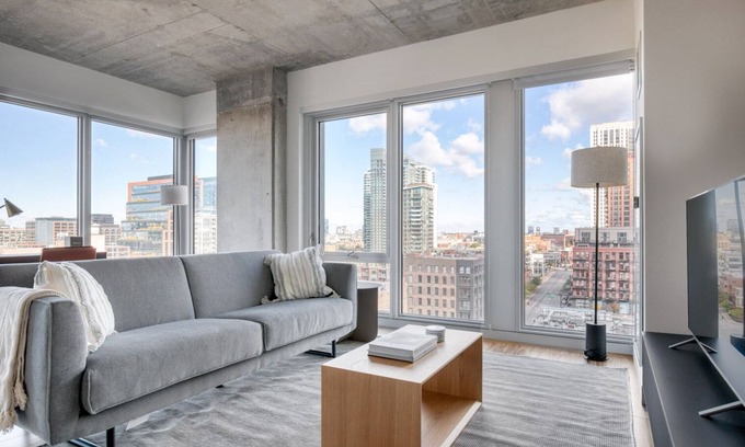 West Loop Gate Apartment | Lovely West Loop 2BR w/Pool, Gym & Lounge, nr L, by Blueground