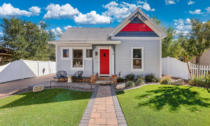Prescott House | Lovingly Restored Cottage in Downtown Prescott Walk to the Courthouse Square