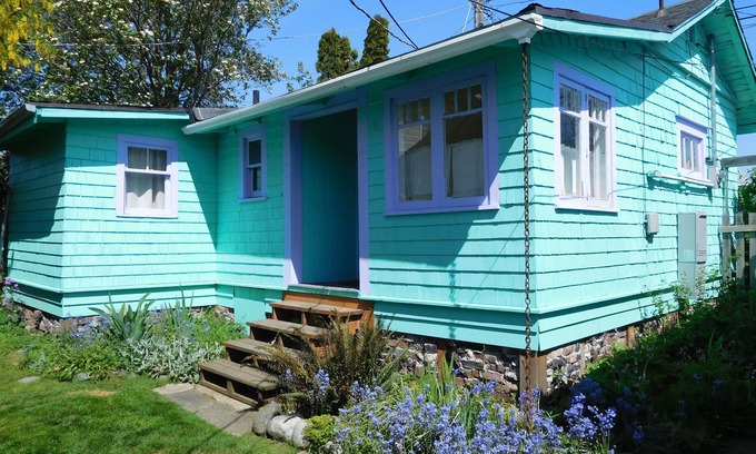 Fairmount Park Cottage | Lovingly Updated Detached Cottage In Walkable West Seattle Neighborhood