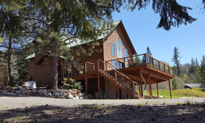 Sagle House | LOW August 2025 rates! Large dock, Hot Tub, Movie Theater Room!