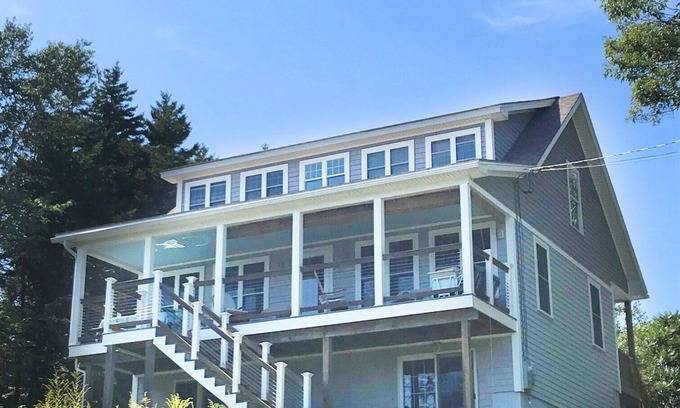 Mid-Coast and Islands House | Lowell's Getaway. Kayaking, beaches, dining and AC from this water view home.