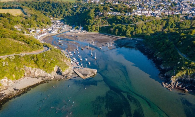 Fishguard House | Lower Coach House, Holiday Home Fishguard, Sleeps 2, 1 bedrooms, bathrooms