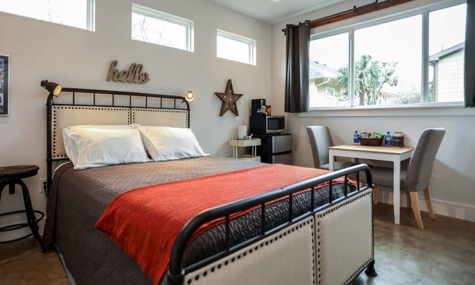 Chestnut House | Lower Flat- New, Comfortable, Luxury Room near UT, Downtown & Bars&Restaurants